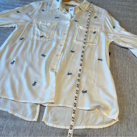 Billy T White Daisy Button Down Embroidered Floral Shirt - Picture 11 of 15